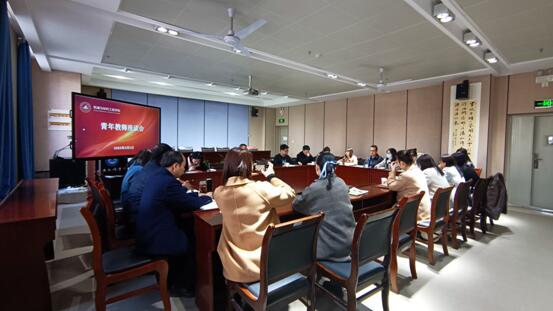 365英国上市公司召开教师座谈会