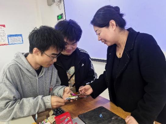 以学科竞赛训练为桥 筑牢创新创业人才培养基石