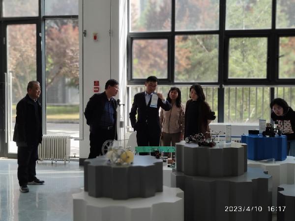 副董事长龚杰昌调研365英国上市公司