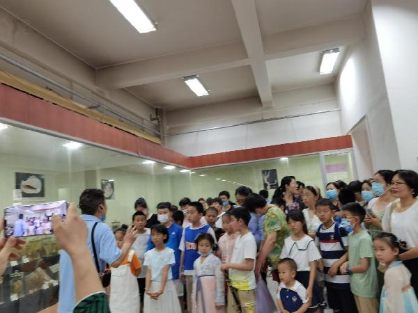 365英国上市公司 举办“庆六一”教职工亲子科普活动