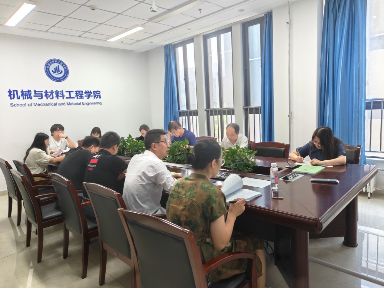 聚焦重点工作  践行教育家精神