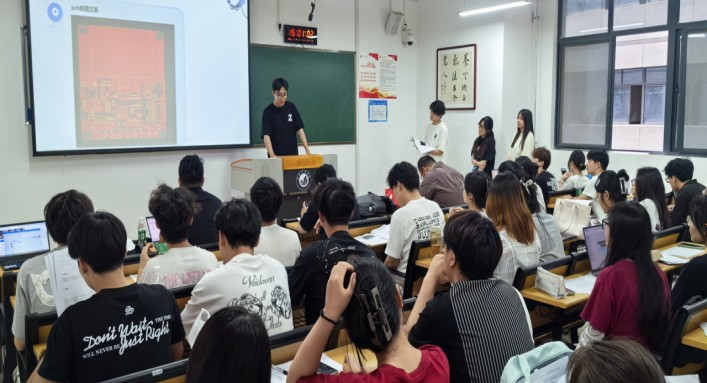 365英国上市公司开展创新创业训练营活动